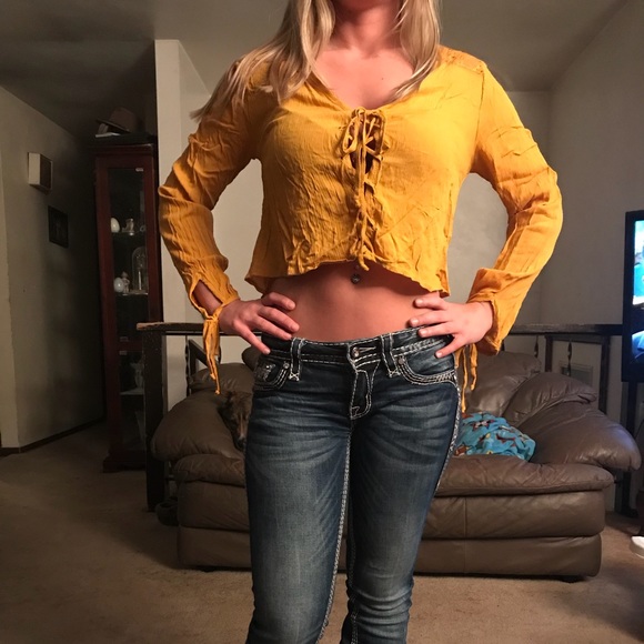 Charlotte Russe Tops - NEVER WORN Charlotte Russe Cropped long sleeve top